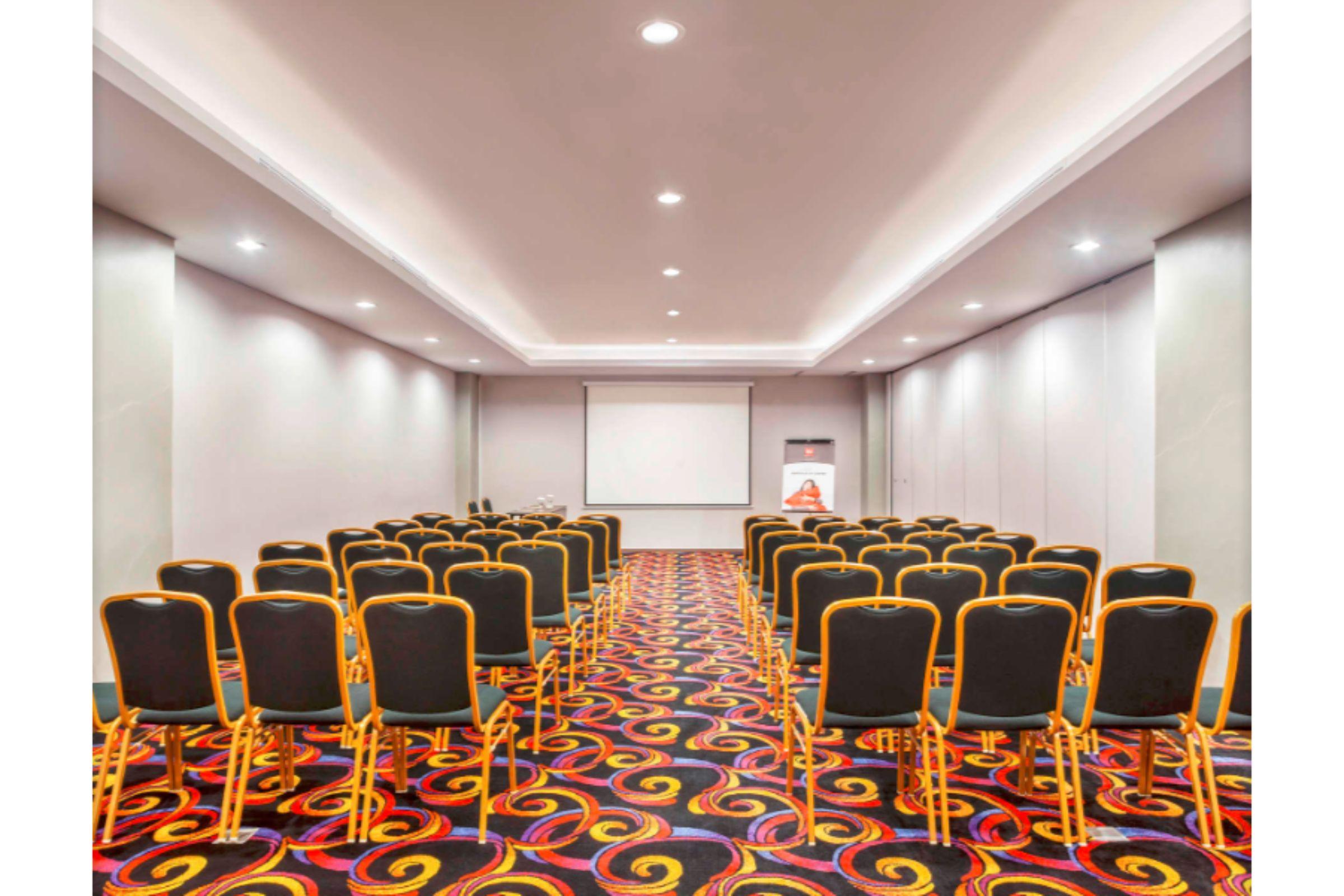 Ibis Pontianak City Center Экстерьер фото