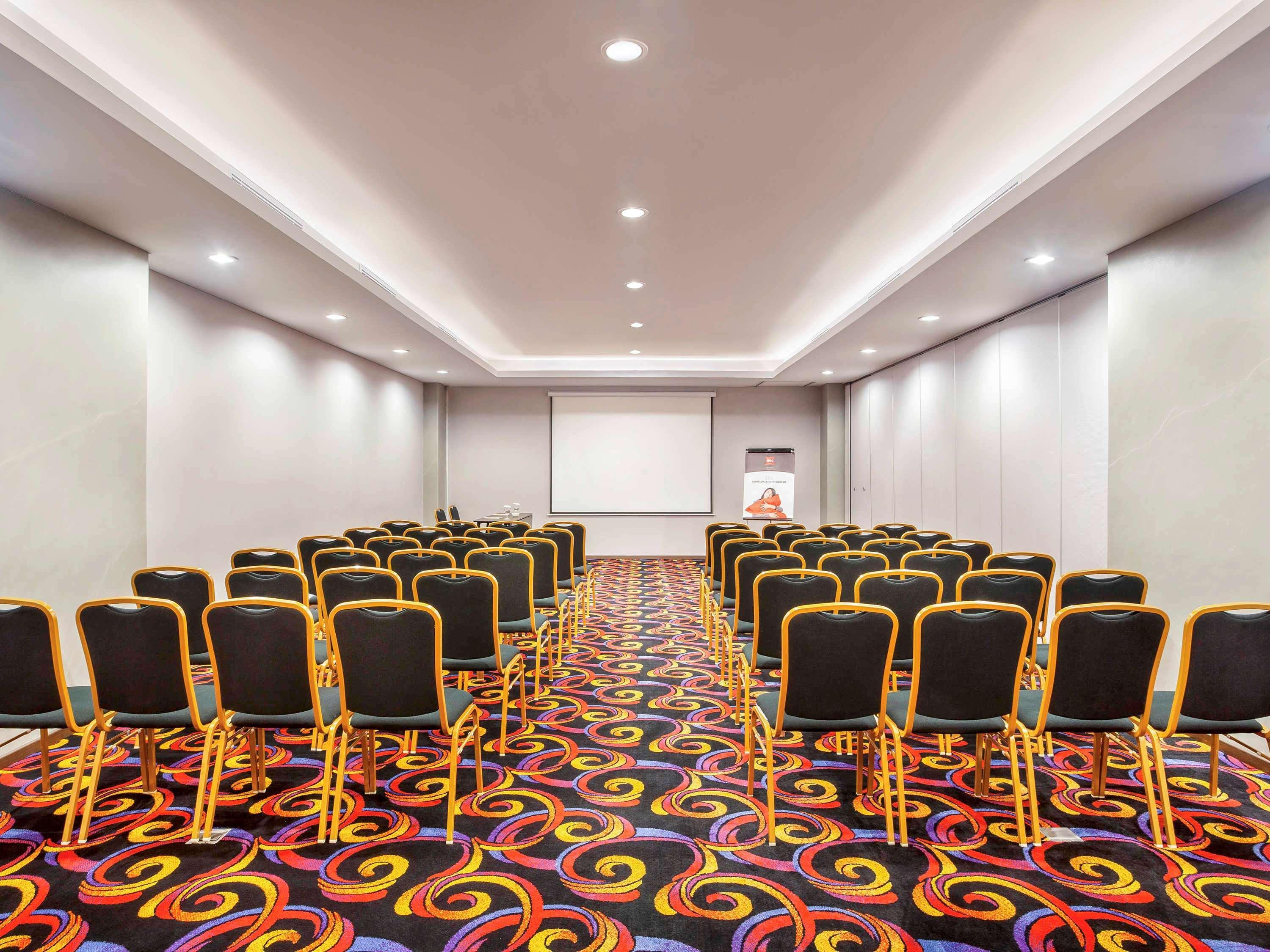 Ibis Pontianak City Center Экстерьер фото