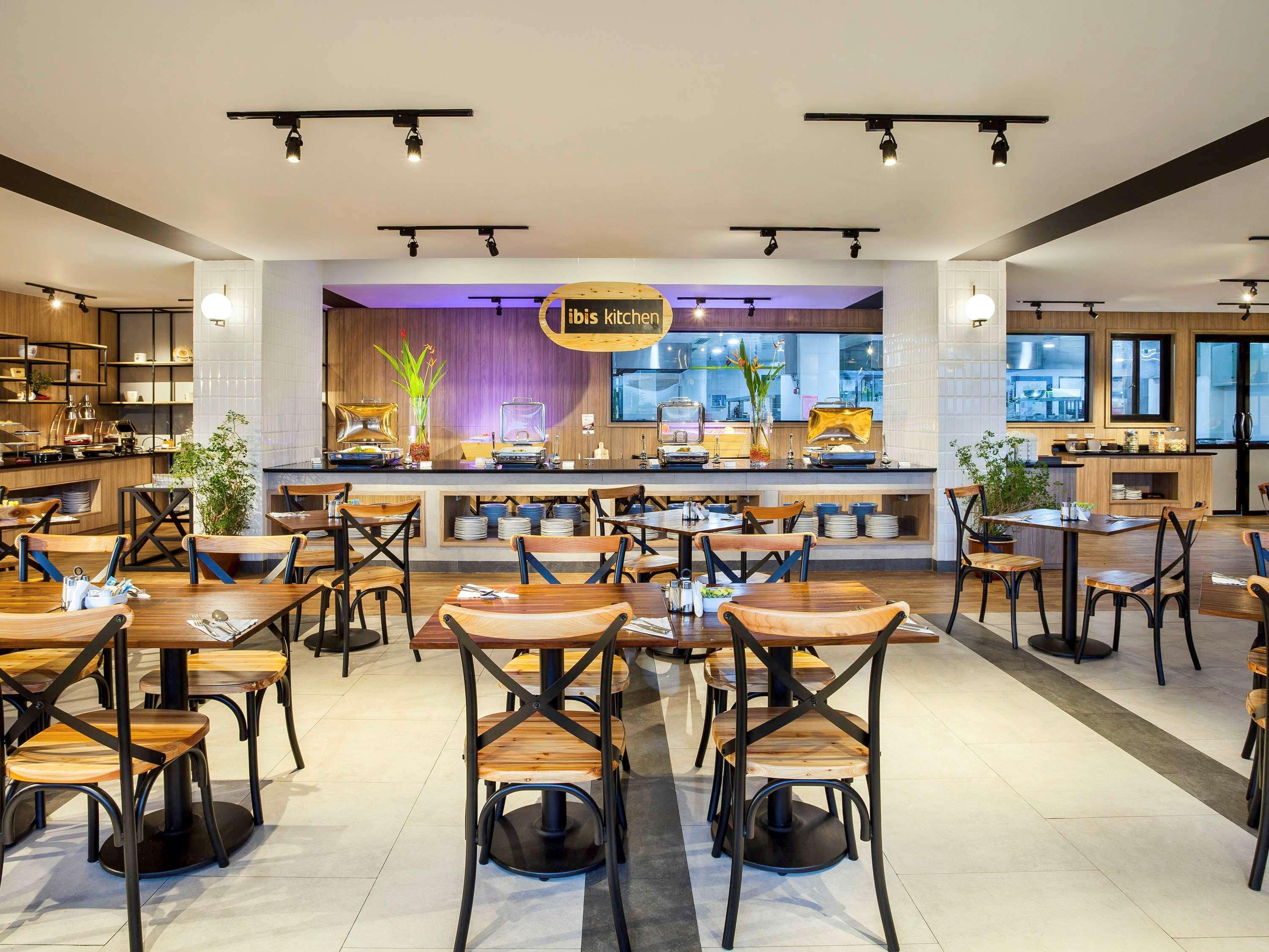 Ibis Pontianak City Center Экстерьер фото