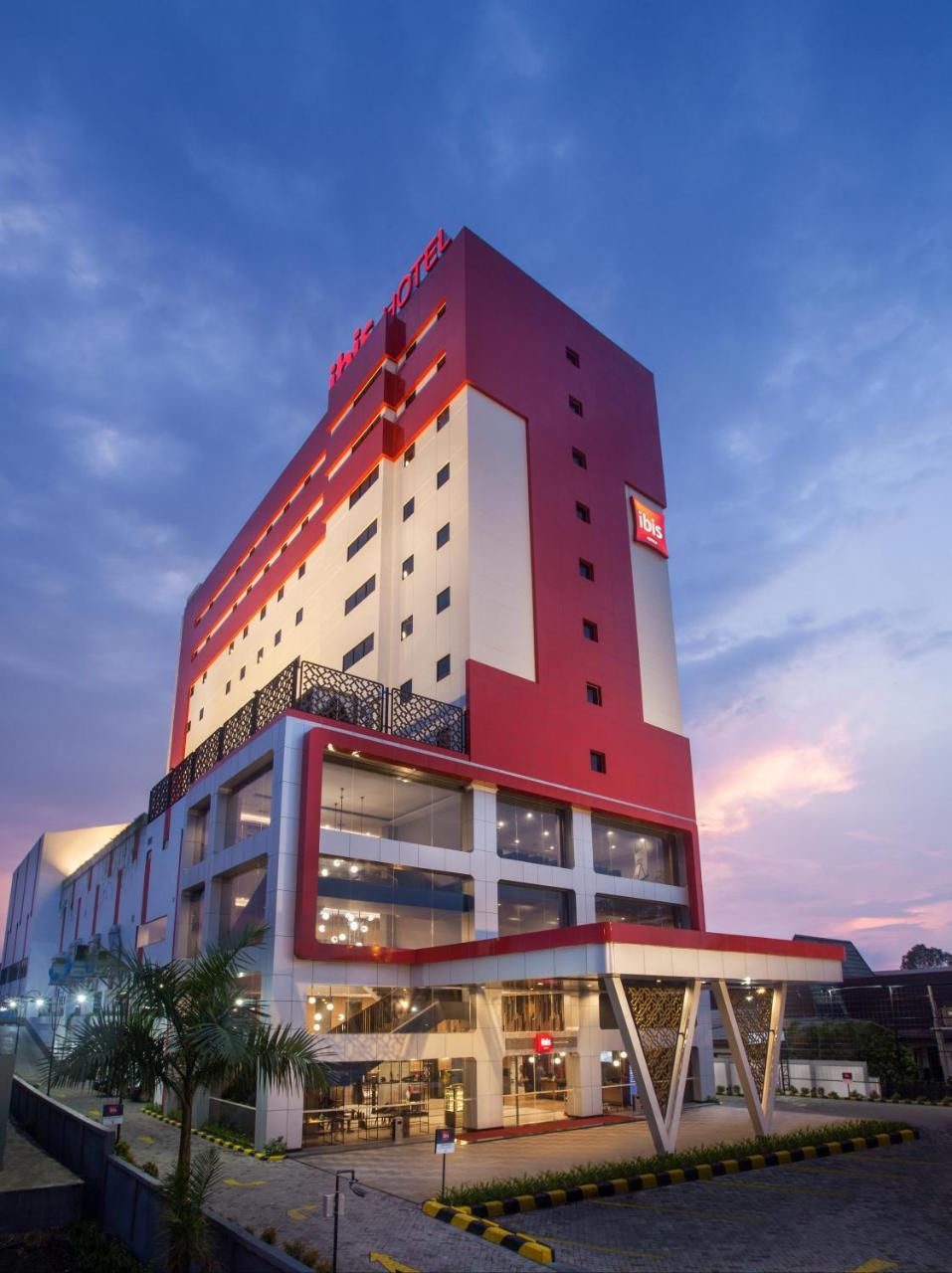 Ibis Pontianak City Center Экстерьер фото