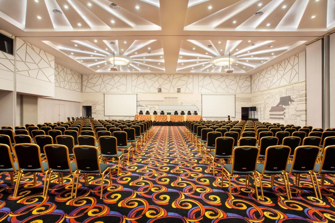 Ibis Pontianak City Center Экстерьер фото