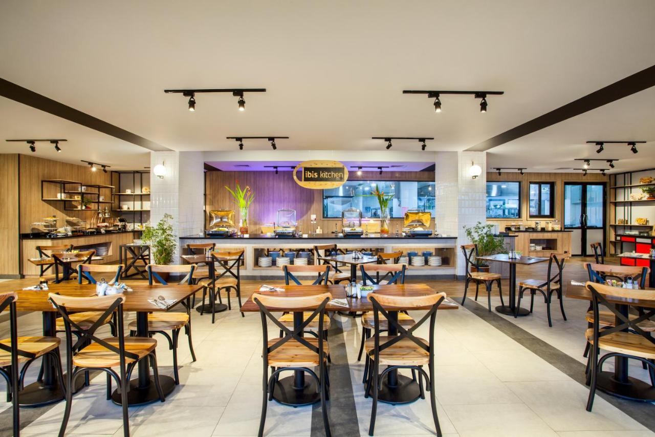 Ibis Pontianak City Center Экстерьер фото