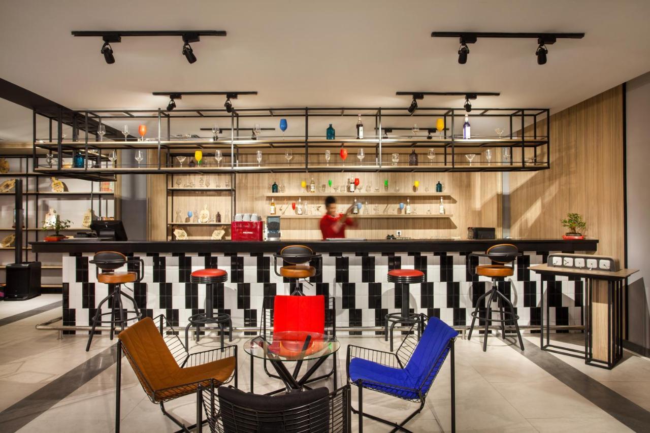 Ibis Pontianak City Center Экстерьер фото