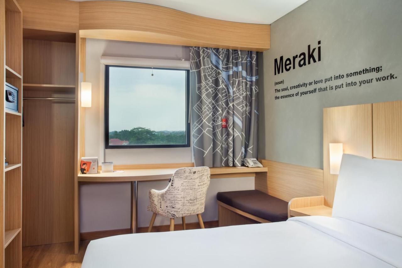 Ibis Pontianak City Center Экстерьер фото