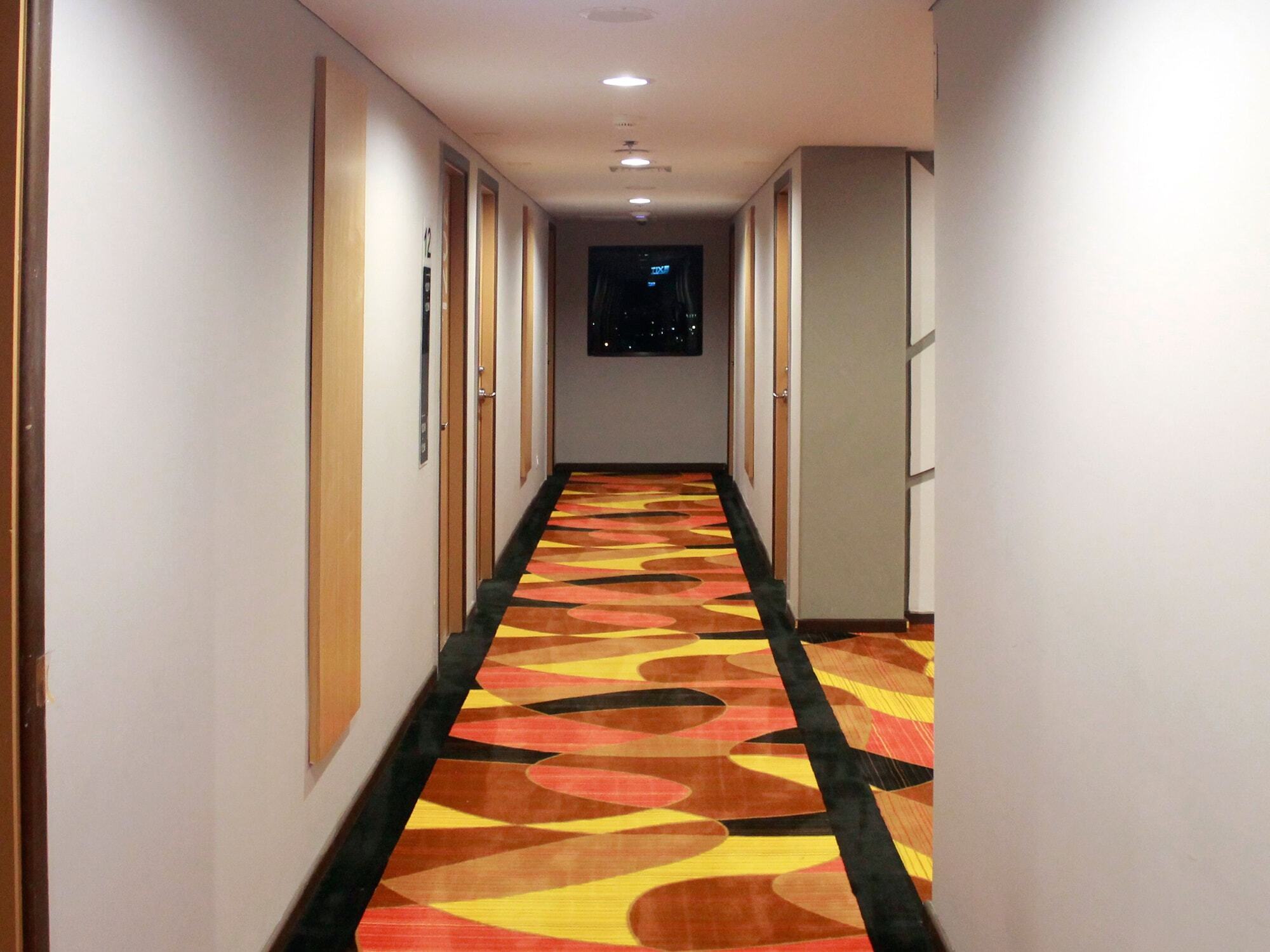 Ibis Pontianak City Center Экстерьер фото