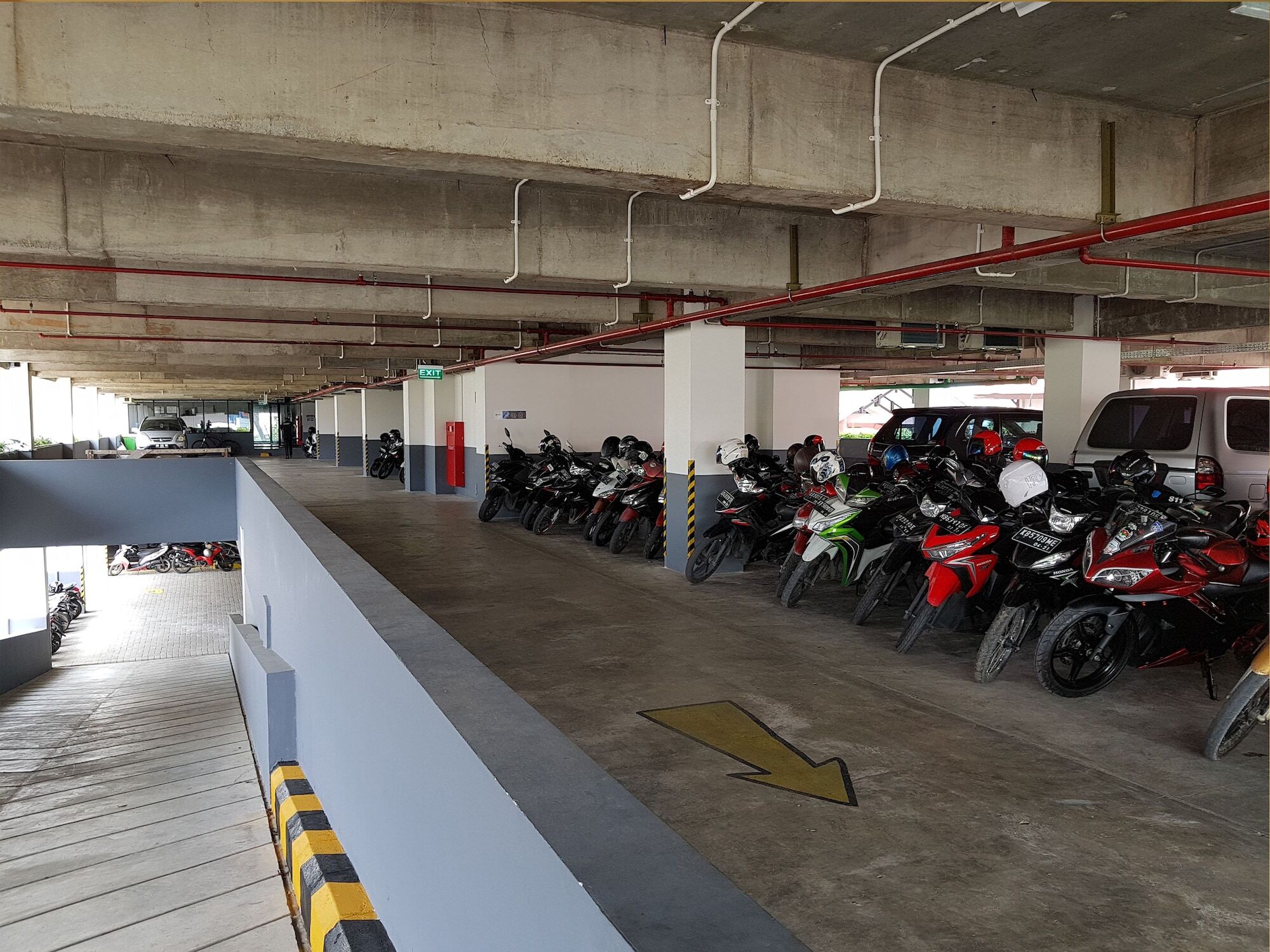 Ibis Pontianak City Center Экстерьер фото