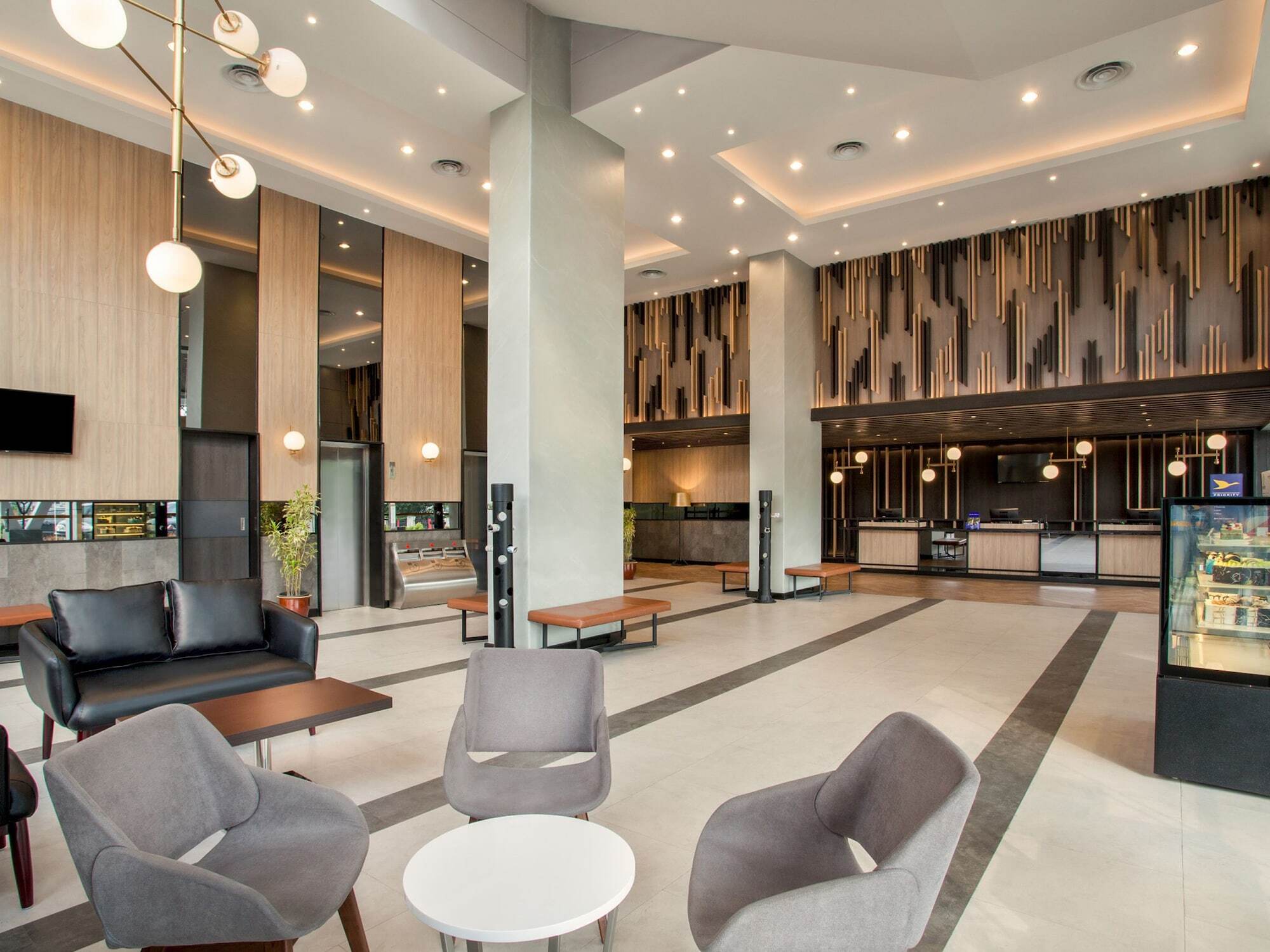 Ibis Pontianak City Center Экстерьер фото